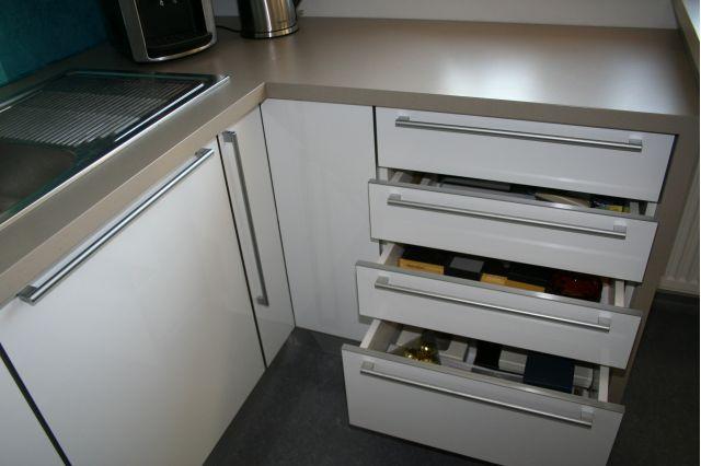 Kuchynská linka podkrovná - detail zásuvky